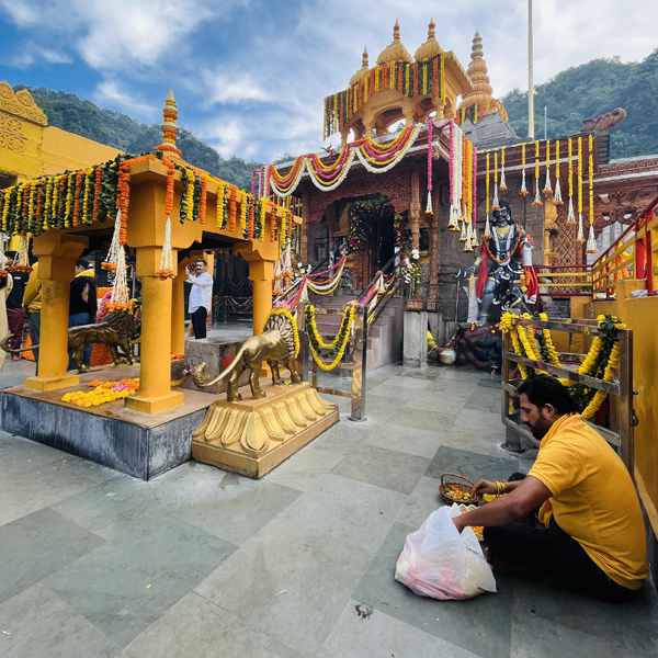 Baglamukhi Devi Darshan Taxi